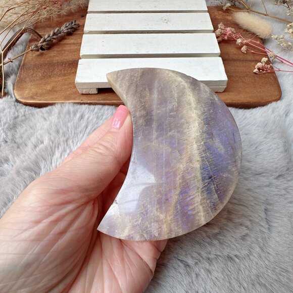 Gorgeous Blue Flash Moonstone Moon Carving with Stand (M1) - Picture 8 of 9